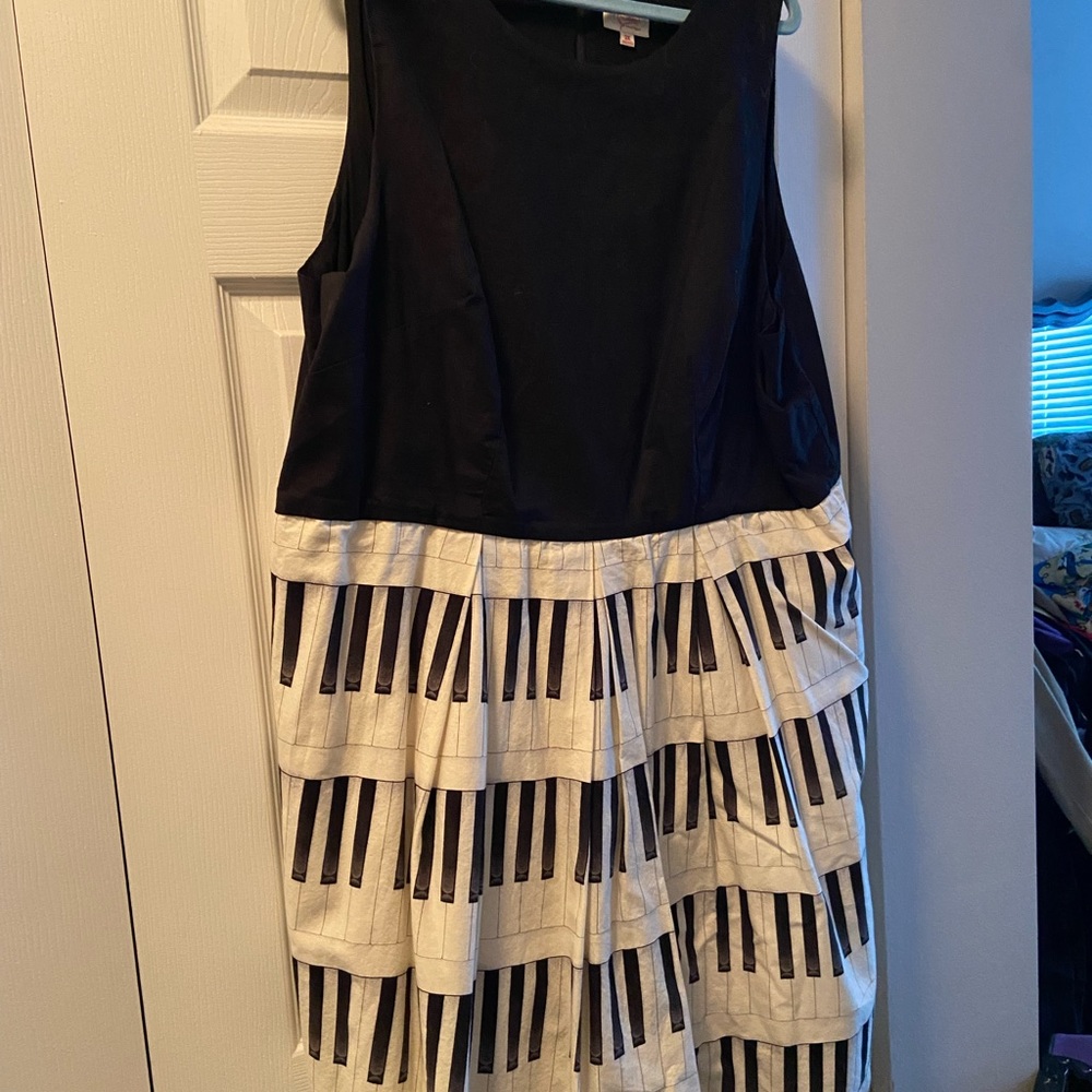 SOLD ON FB Black Piano Myrtlewood of California